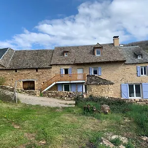 la-combe-aux-fees.midi-pyreneeshotels.com/